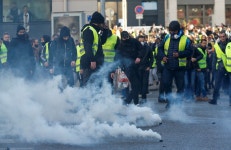 French yellow vests march through Paris, keeping pressure on Macron By Reuters French yellow vests march through Paris... 