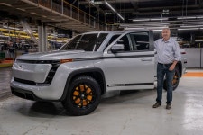Electric carmakers seek out blank-check firms for funding as virus spooks private markets By Reuters Electric carmakers seek out... 