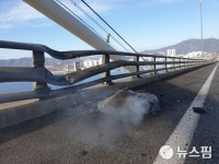 포스코 광양제철소 폭발 사고로 이순신 대교에 날아든 파편