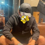 발란｜BALAAN :: 상품 상세 23SS 스톤 와펜 골지 롱슬리브 블랙 781565656