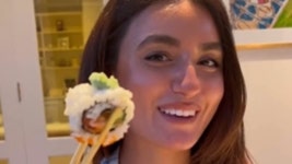 Influencer and wellness blogger brutally mocked online over her unhygienic sushi hack | Daily Mail Online Influencer brutally... 