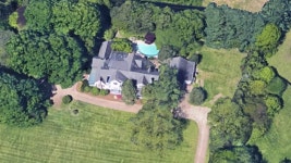 Garth Brooks sold stunning Tennessee home for steep discount the day before he was accused of rape | Daily Mail Online Garth... 