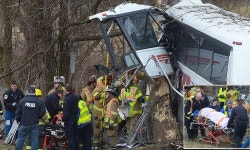 Bus carrying Seton Hill womens lacrosse team to game runs off Pennsylvania highway and hits tree, killing 2 | Daily Mail Online... 