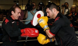 Enzo Calzaghe launches Twitter rant at Carl Froch | Daily Mail Online Froch needs a shrink! Calzaghe Snr launches astonishing... 