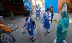 34 students in Punjab test positive for corona in three days - Pakistan - DAWN.COM 34 students in Punjab test positive for corona... 