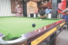 Armless Pakistani snooker player masters the game - Newspaper - DAWN.COM Armless Pakistani snooker player masters the game