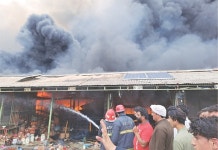 Blaze reduces over 600 shops to cinders in H-9 bazaar - Newspaper - DAWN.COM Blaze reduces over 600 shops to cinders in H-9 bazaar