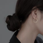 Flower Hoop Stud Earrings/tiny Daisy Flower Studs/helix - Etsy