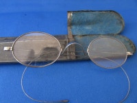 Vintage Eye Glasses in Metal Case - Etsy