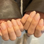 꼬언니네일#(GGO UNNI NAIL) | 좋아요 669개, 댓글 2개 - Instagram의 꼬네일(@ggonail)님: "#꼬네일 #시럽네일 #풀스톤네일 💛 . . 배경만 봐도 제 손이에요 🤭💓 근데 이번...