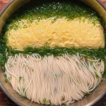 라면 대전 중앙시장부근의 오래된 김밥라면 집에서 부추김치와 김치 라면