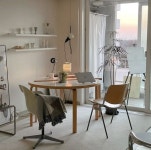 오늘 #다이닝룸 . . . 프리츠한센 식탁 사기전에 8명 정도 앉을 수 있는 테이블을 썼었는데 세식구가ㅎㅎ 한쪽에서만 먹고 나머지 한쪽에는... 