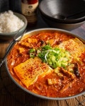 쌈싸먹는국민짜글이앤두가지떡볶이 | Instagram의 여나테이블✨ 집밥 홈카페님: “_ #김치짜글이 돼지앞다리살 듬뿍 넣고 자박자박 짜글이 끓여, 쌈싸먹는 점심😋 달걀국과도 궁합짱!...