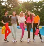 ITZY <Not Shy> #ITZY #있지 #LIA #리아 #CHAERYEONG #채령 #YEJI #예지 #RYUJIN #류진 #YUNA #유나 #not #shy #notshy #mv | Ropa... 