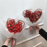 대전꽃집 꽃핌(FLOWERFIM) on Instagram: “두개씩 주문해주셔서 이쁜 사진 남기기💕 . #하트꽃다발 #꽃핌하트꽃다발... 