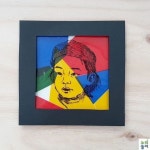 알록달록 전시회 (누리놀이 활동 매력 뿜뿜) 셀로판지 팝아트를 활용한 선생님들의 작품을 소개합니다. 사진위에 OHP필름을 놓고 유성펜에 따라... 