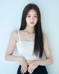 진희 on Instagram: “날씨가 갈색🍂🧡 머리 하고 싶은데 20년째 흑발의 긴 생머리 슬슬 지겹🥰 #할머니랑”
