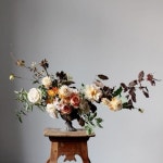 특별한 꽃 가든인설. 성남꽃집. on Instagram: 카페에서 주문해주신 화병꽂이 🌲 꽃다발 같은 #가든인설화병꽂이... 