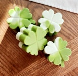 두고 예약부탁드려요🙏🏻 👉🏻 인스타 dm 👉🏻 카카오톡 프롬레이첼 . . #부산비누공방#온천천카페거… | 수제비누, 창의적인 음식, 비누