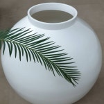 소철과 달항아리 그림아님 #소철 #달항아리 #그림 같은 #플랜테리어 #강민수 #sago palm #moonjar #plants #planterior #gardening... 