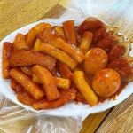 푸디 인더클로젯 | 서울맛집 강릉맛집 전국맛집 on Instagram: 신림에서 25년된, 떡볶이 찐맛집🔥 칼칼한 국물 밀떡 대존맛ㅜ 계란말이김밥도... 