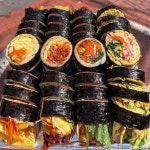 실버 silver on Instagram: “월요일 저녁은 재택근무자님이 김밥 먹고 싶다 하셔서 #회오리김밥 만들었어요. . 여러 번 해보니 요령이 좀 생겨서... 