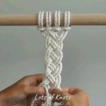 . - 라탄으로 만든 컵받침을 보고 같은 패턴을 시도해보는데, - 잘 될지 모르겠다. . . . #라탄에빠짐 . #소작 #마크라메 #매듭공예 .