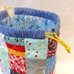 손바느질 🧡 on Instagram: #patchwork #pouch 세탁한 보람~🧺 너는 제대로 꾸깃꾸깃해도 괜찮아서 좋겠다. 나는 내 몸에 붙은 먼지 하나... 