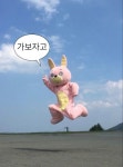 더쿠 - [나일론] 슈퍼스타 펭수의 화려한 날개아트 비하인드 공개! (Feat. 펭수화보 고해상 유출)