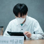 Pin oleh 𝐹𝒶𝓇𝒶 𝒲𝒾𝓃𝒸𝒽𝑒𝓈𝓉𝑒𝓇 di 김동욱 💛 | Aktor