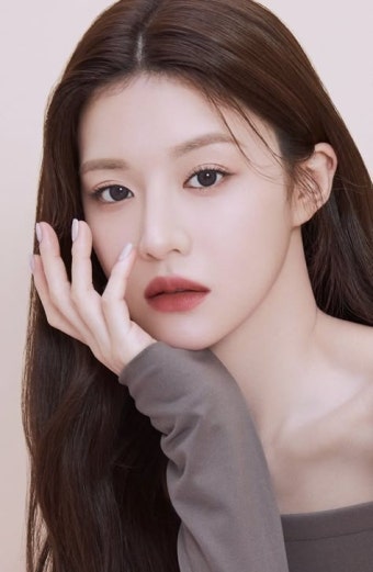 Go YounJung [ 고윤정 ] x Lens Me