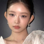 김지안 on Instagram: 🪐🖤 | Makeup tones, Makeup layout, Fashion makeup