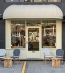 Instagram의 슬로 \ 레브맨션님: “_ 맑았던 날, 예뻤던 곳🧡 . . . . #슬로카페투어 #카페인테리어 #인테리어그램... 