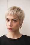 Pin di 윤지영 su 여성숏헤어(컬러) | Acconciature, Tagli di capelli asimmetrici, Taglio di capelli femminile
