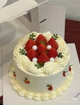 ✅어버이날 케이크 안내✅ 1호 원형 사이즈 입니다! 문구 변경 가능! ✨4월26~29일 까지 선 주문시 2,000원 할인✨ ➖픽업 가능 날짜... 