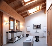 한옥에 살며 비로소 눈뜬 것들 디자이너에게도 팬덤이 필요한 시대. 방송에 잘 나오는 스타 셰프가 있듯 라이프스타일 분야에서도 자신을 스스로... 