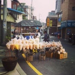 은평뉴타운의 트럭들은 물론이고 왠만한 야채곱창볶음 맛집에도 거의 안밀리는 맛. 장사가 너무 잘 되서 주위 상가에서 민원넣어서 철길 다리... 