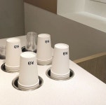 각도에 따라 디자인이 달라보이는 소반위에 #래핑더메이크 성지연 대표님의 보자기공예 작품과  #휘황찬란… | 업사이클링, 재활용, 항아리