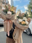 꽃을든남자&나우커피(now coffee) | 꽃모닝~🌸 오랜만에 대형꽃다발 든 꽃남 인사해요~👦🏻 11월 첫주 행복하게 시작해요~💕 · . #채희수플라워꽃다발 . . . . 🌷 꽃....