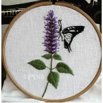 텃밭 귀퉁이에 울타리처럼 심어 두고 부추 부침개 지질 때도 한 웅큼 애호박 된장찌개에도 한 웅큼 비린 매운탕에도 한 웅큼 방앗잎을 훑어 넣던... 