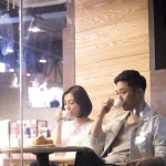 커피 먹는 모습마저 똑 닮은 #직진커플 진짜 자꾸 이렇게 대놓고 설레는 짤 나오면 좋아할거라 생각하시나본데......정말 오예입니... 