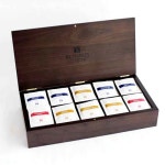 알트하우스 델리팩 10종(홍차, 허브차, 과일차)을 가지고 제작된 우드 선물 패키지  Wood Gift Package | Tea gifts, Tea packaging... 