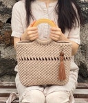 Pin page LET BE l DIY macrame & weaving on Instagram: “💛 - 마크라메 토트 백🌿 평 매듭과 반 평 매듭을 사용해서... 