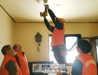 영주시 봉현면 봉현愛두루두루(봉현면지역사회보장협의체 공동위원장 우태락, 장진선)는 지난 12일 봉현면 한천리의 독거노인 6가구를... 