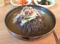 미사리 조정경기장 마을버스 종점에 위치. 꿩냉모밀... 비주얼 좋구여. 육수맛이 진한듯