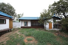 적은 예산 속에서 뽑아낸 소박한 농가 적은 예산 속에서 뽑아낸 소박한 농가 | House design, House, Outdoor structures