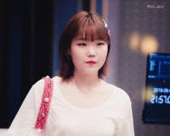 😶 ・ @akmu_suhyun #AKMU #악동뮤지션 #악뮤 #이수현 #수현 #션디 #악동뮤지션수현의볼륨을높여요 #볼륨을높여요