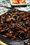 그저 볶았을 뿐인데..맛이 달라!! 깊고 진한 맛~해물볶음짜장 – 레시피 | 다음 요리 | 요리, 음식 요리법, 레시피