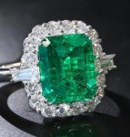 Impressive Colombian emerald and diamond ring. Coming up this Spring at Dupuis.(이미지 포함) | 에메랄드 반지, 에메랄드, 쥬얼리