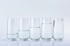 PHO662b, 실내, 컨셉, 깨끗한, 맑은, 투명, 투명한, 연출, 스튜디오, 물, 생수, 음료수, 음료, 사람없음, 배경없음, 유리, 식기, 컵... 
